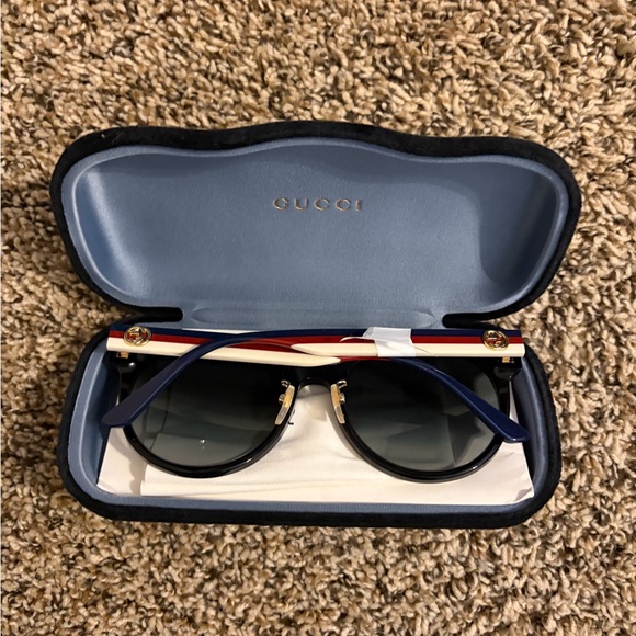 Gucci Dark Frame Sunglasses with Case - Picture 2 of 6